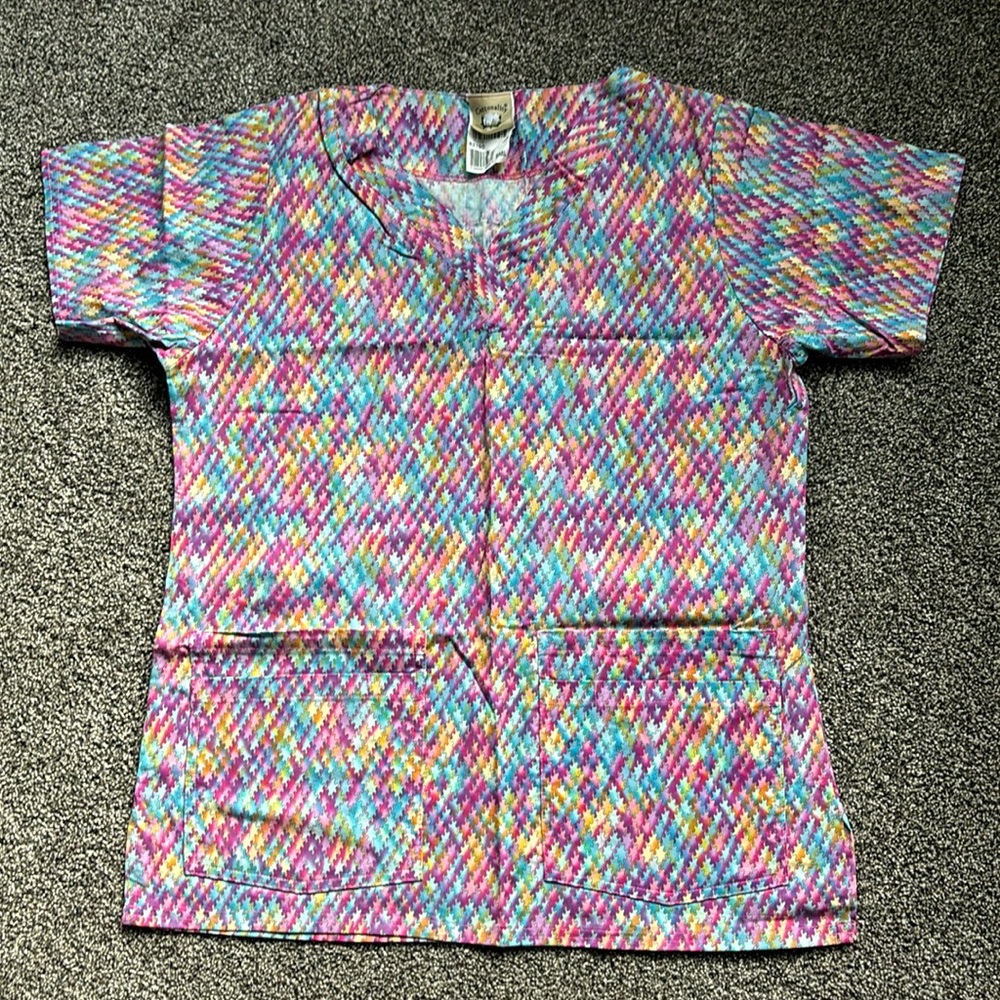 Like NEW! Cottonality Scrub Top- Puzzle Pieces Pattern